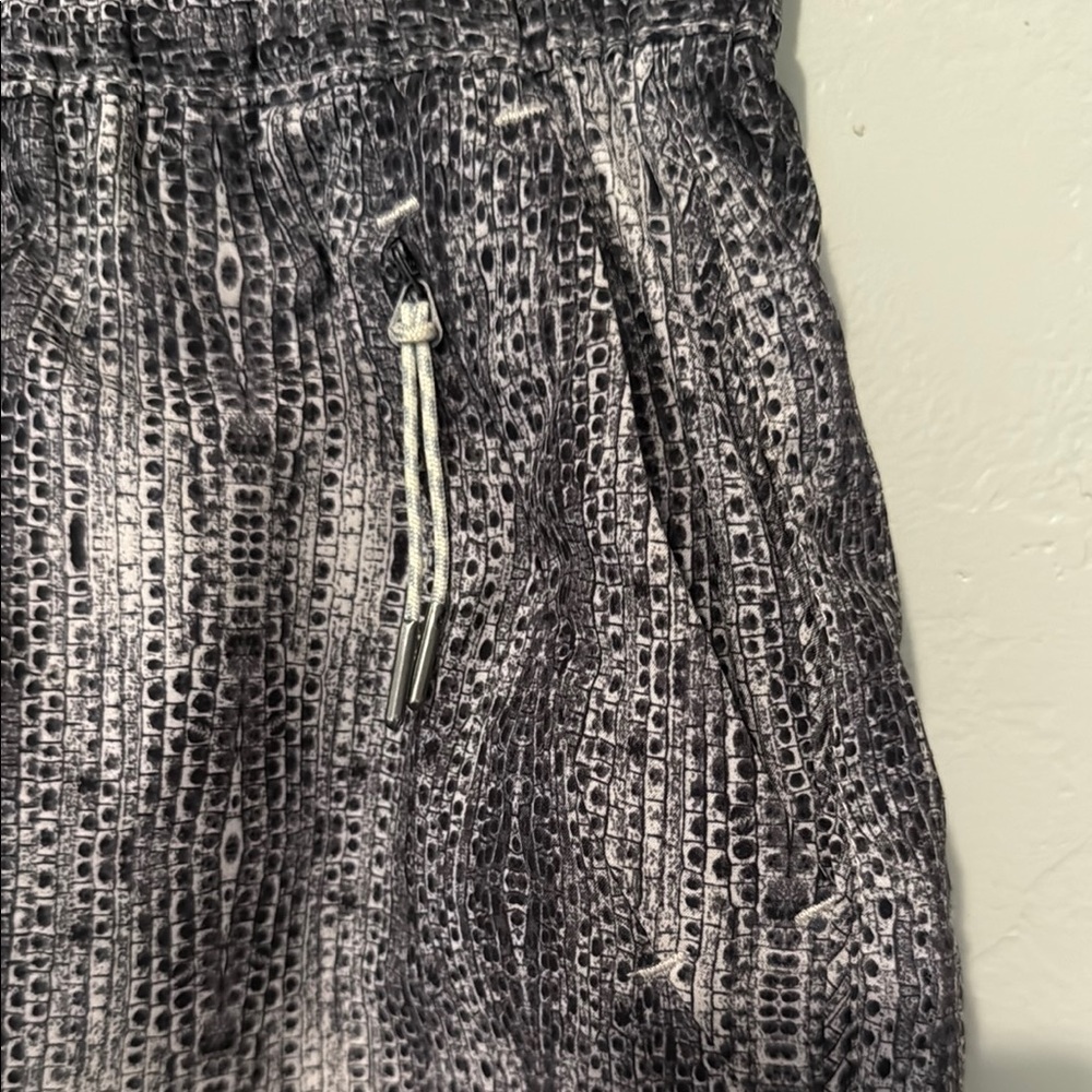 Vuori Women's Athletic Shorts in Black and Gray XSmall - Picture 3 of 8